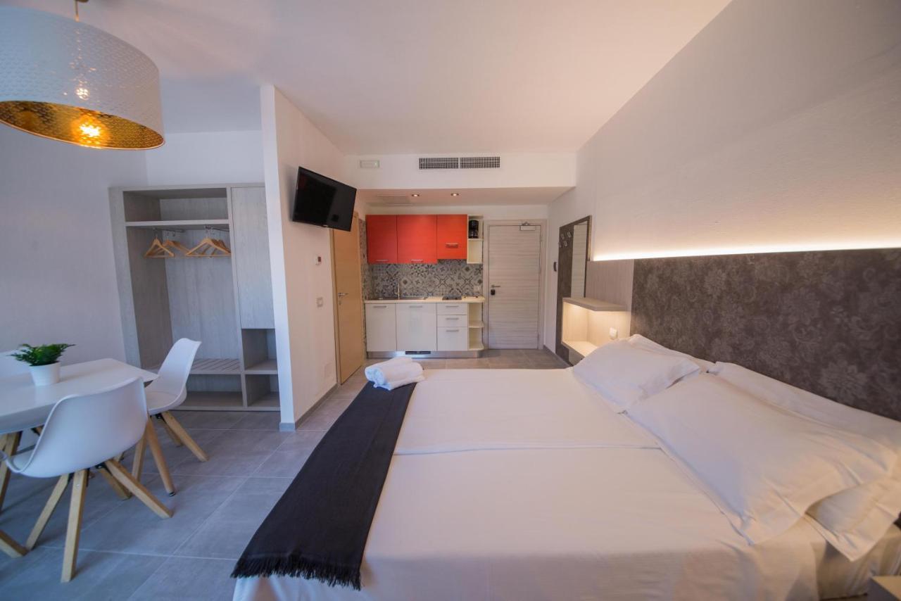Residence Cristine Riva del Garda Bagian luar foto