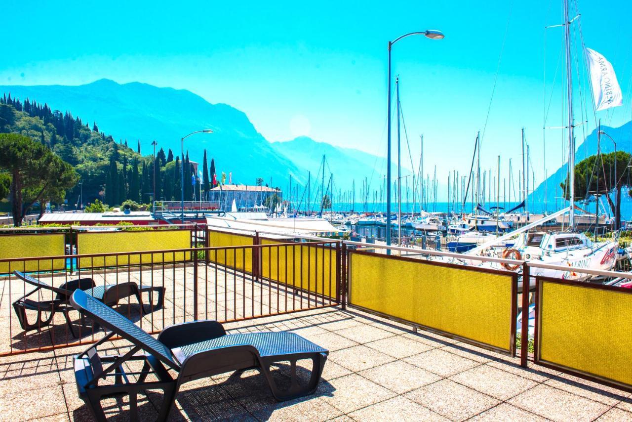 Residence Cristine Riva del Garda Bagian luar foto