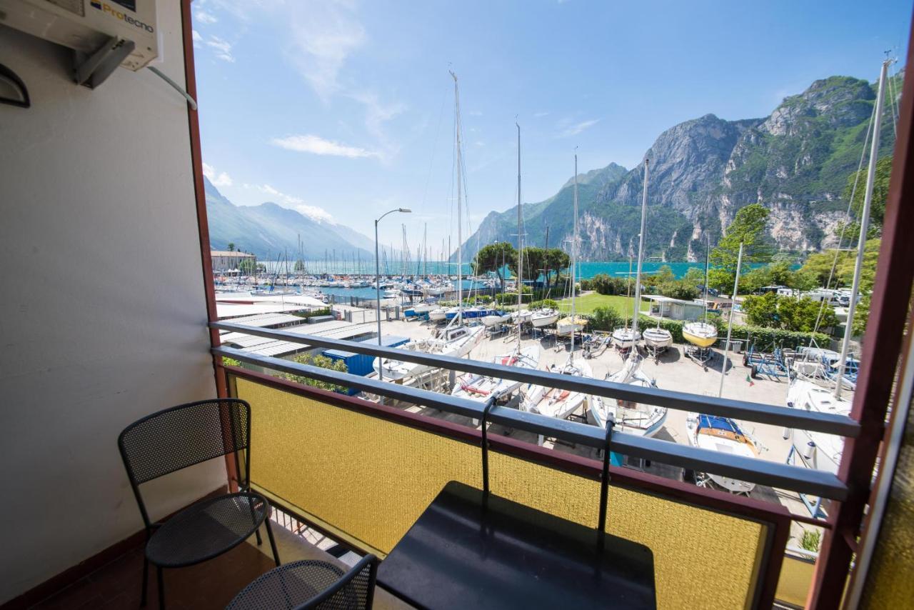 Residence Cristine Riva del Garda Bagian luar foto