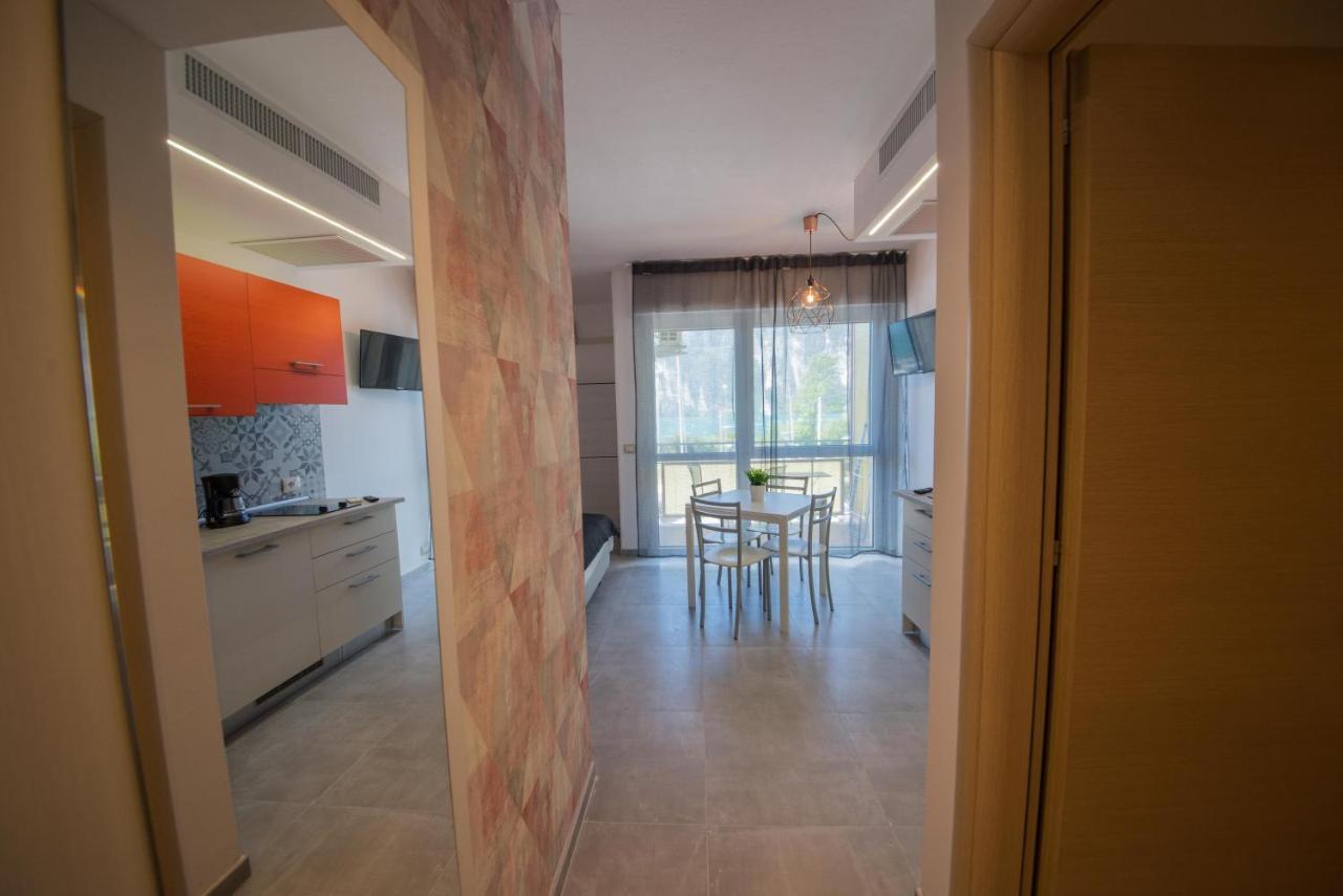 Residence Cristine Riva del Garda Bagian luar foto
