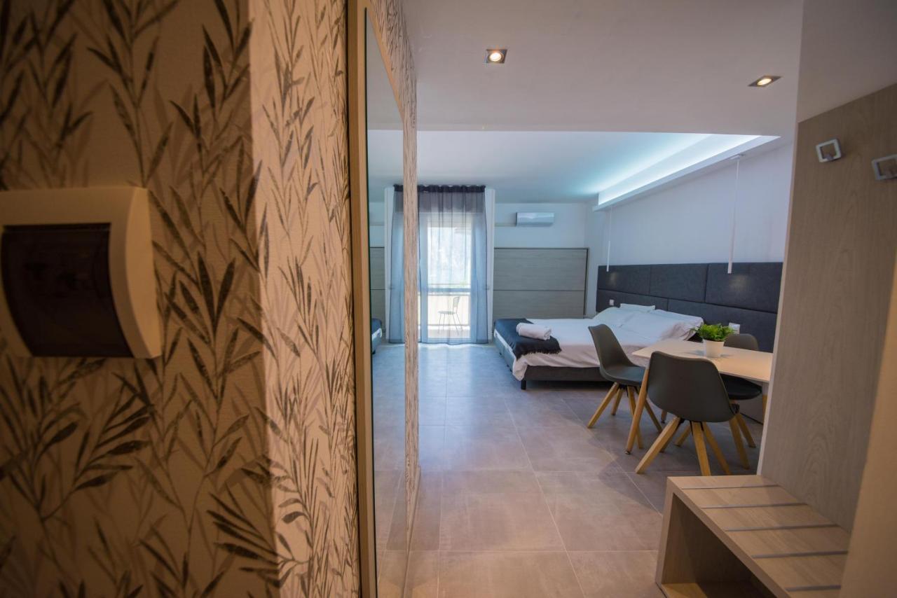 Residence Cristine Riva del Garda Bagian luar foto