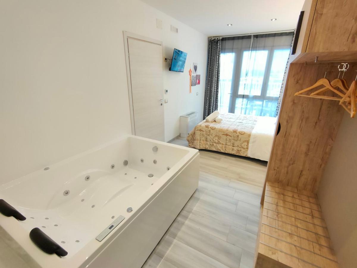 Residence Cristine Riva del Garda Bagian luar foto