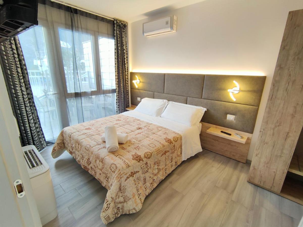 Residence Cristine Riva del Garda Bagian luar foto