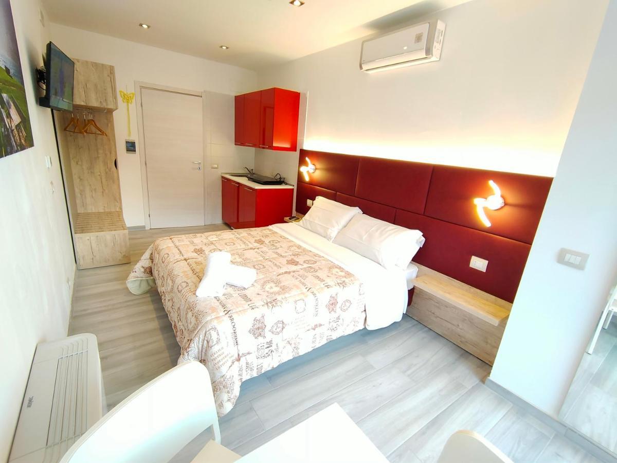 Residence Cristine Riva del Garda Bagian luar foto
