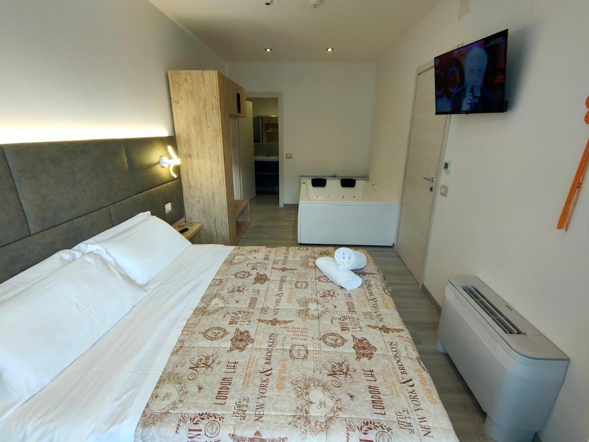 Residence Cristine Riva del Garda Bagian luar foto