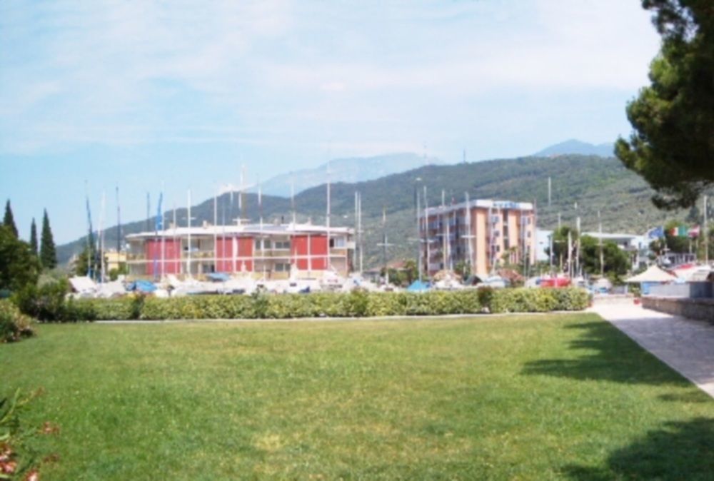 Residence Cristine Riva del Garda Bagian luar foto